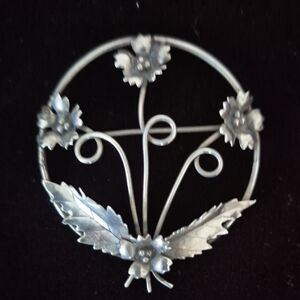 Sterling Silver Floral Brooch.